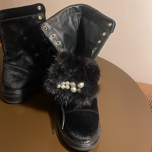 POKEMAOKE Velvet and Leather W/ Rabbit Fur Pearl Embellishing Boots Size 38/ 7.5 - Picture 10 of 11